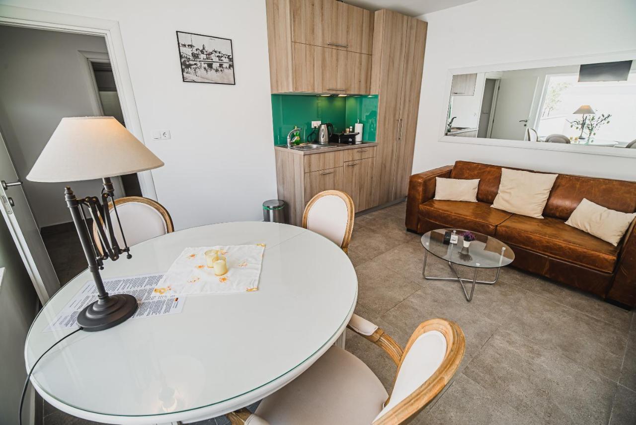 Downtown Luxury Apartments With Hot Tub Водице Екстер'єр фото
