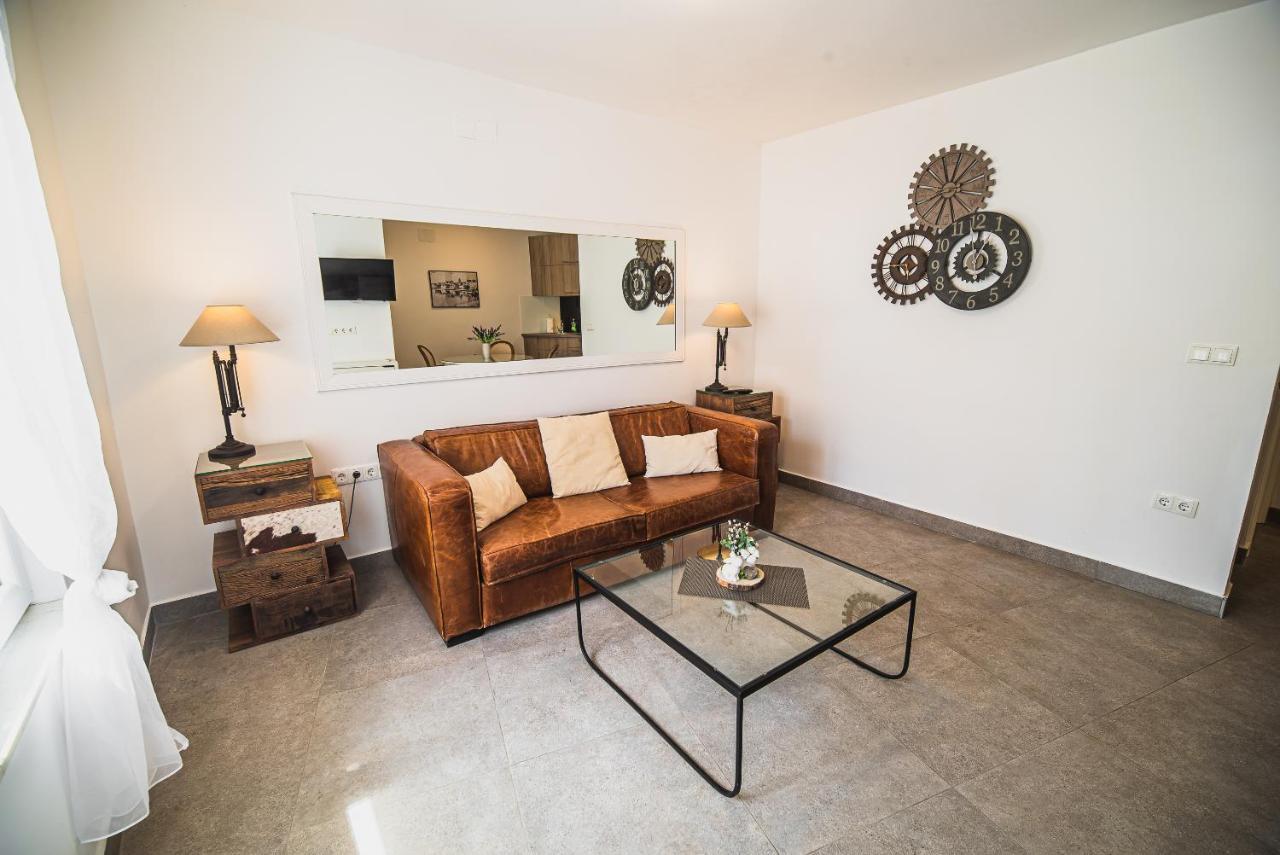 Downtown Luxury Apartments With Hot Tub Водице Екстер'єр фото