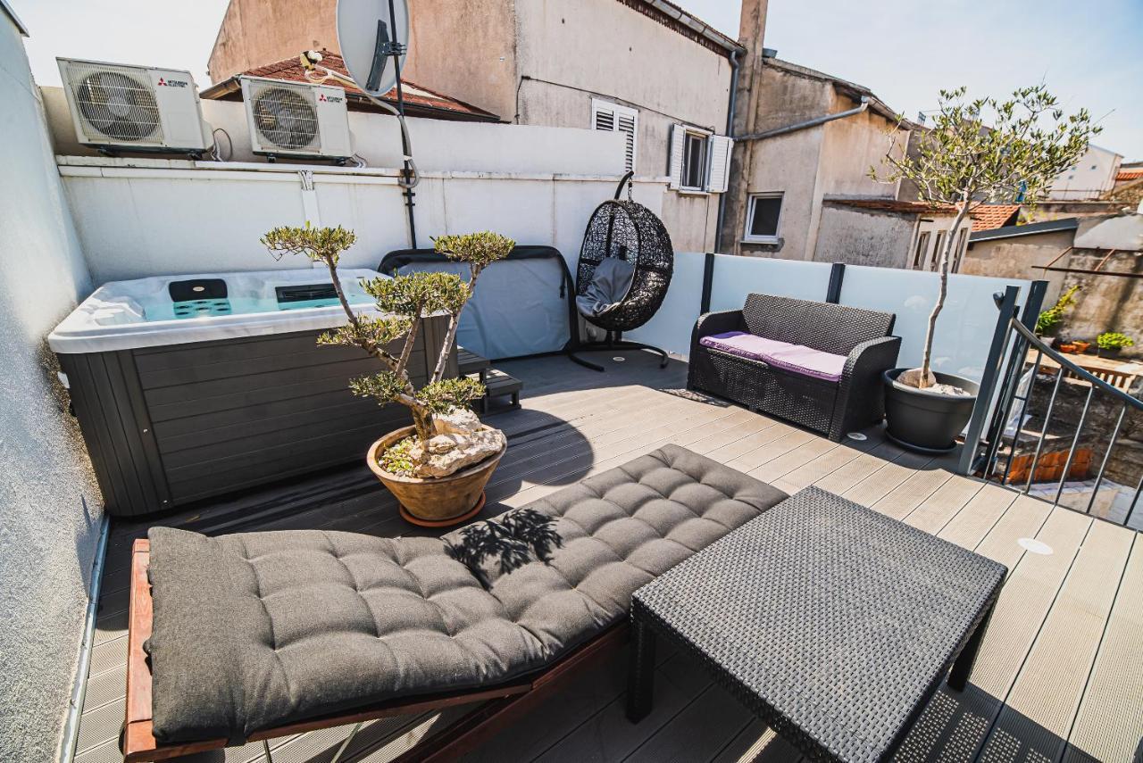 Downtown Luxury Apartments With Hot Tub Водице Екстер'єр фото