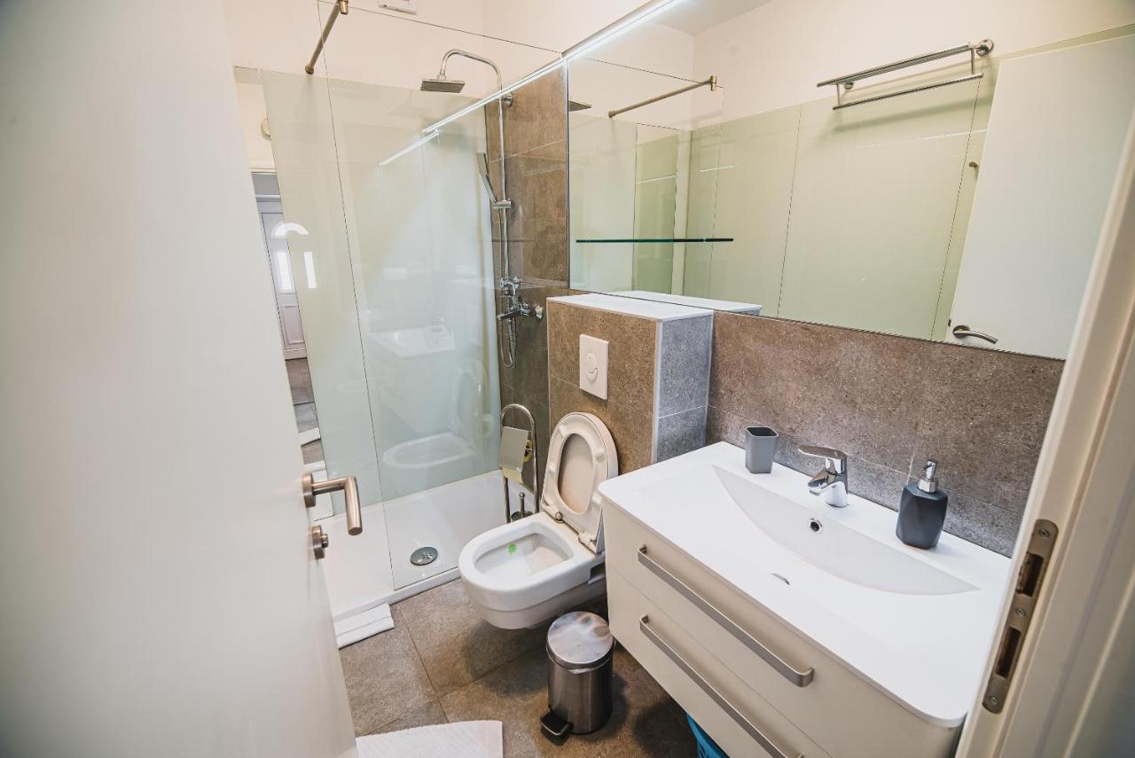 Downtown Luxury Apartments With Hot Tub Водице Екстер'єр фото