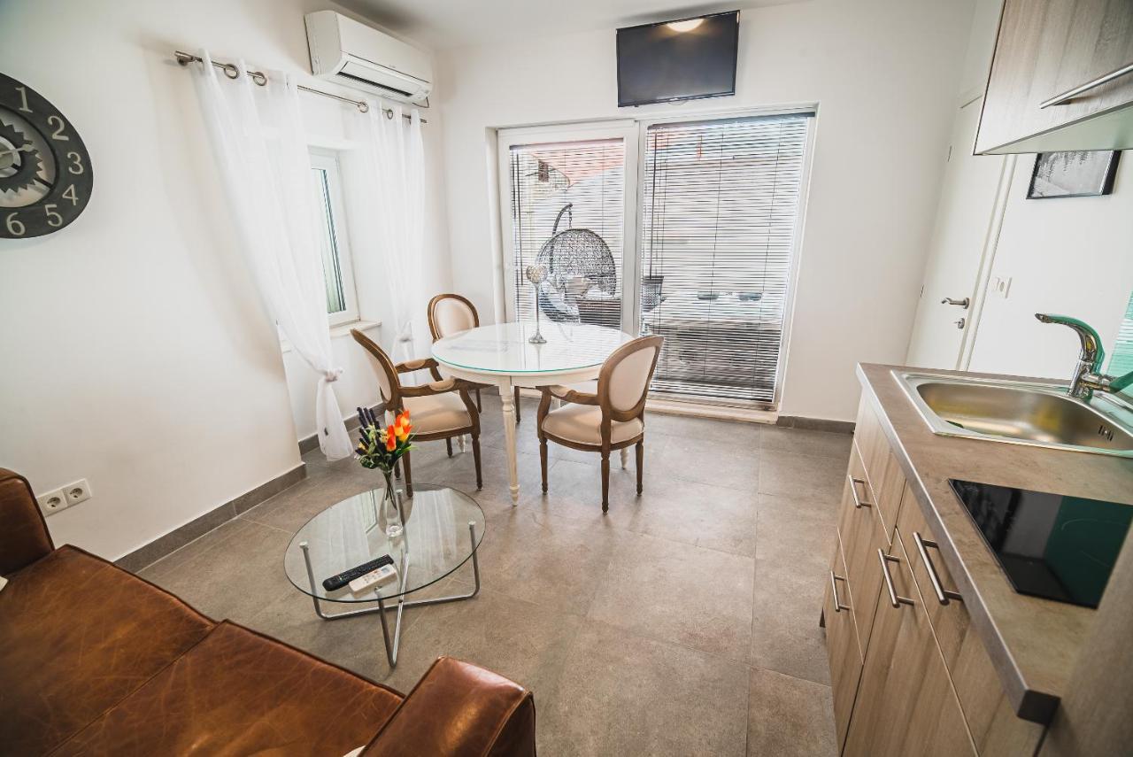 Downtown Luxury Apartments With Hot Tub Водице Екстер'єр фото