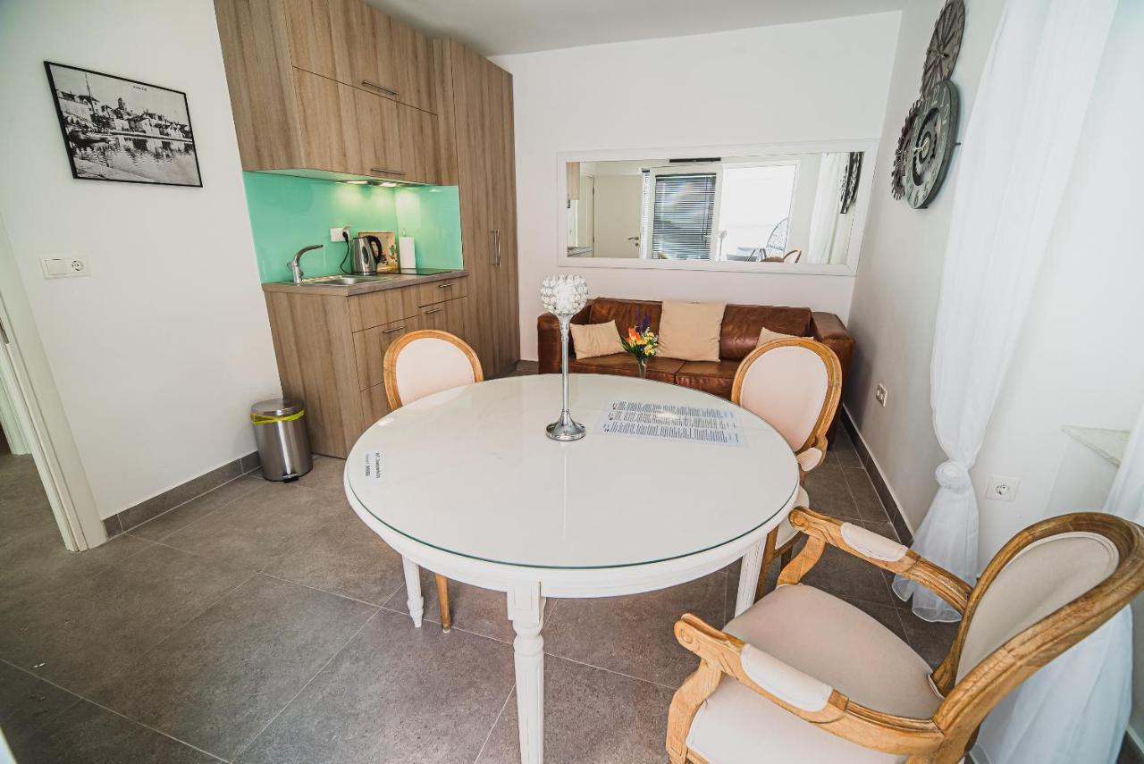 Downtown Luxury Apartments With Hot Tub Водице Екстер'єр фото