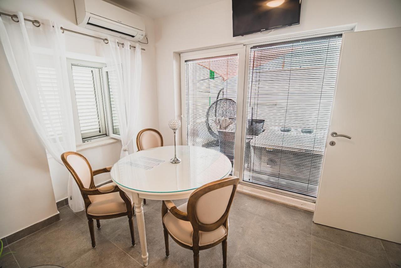 Downtown Luxury Apartments With Hot Tub Водице Екстер'єр фото