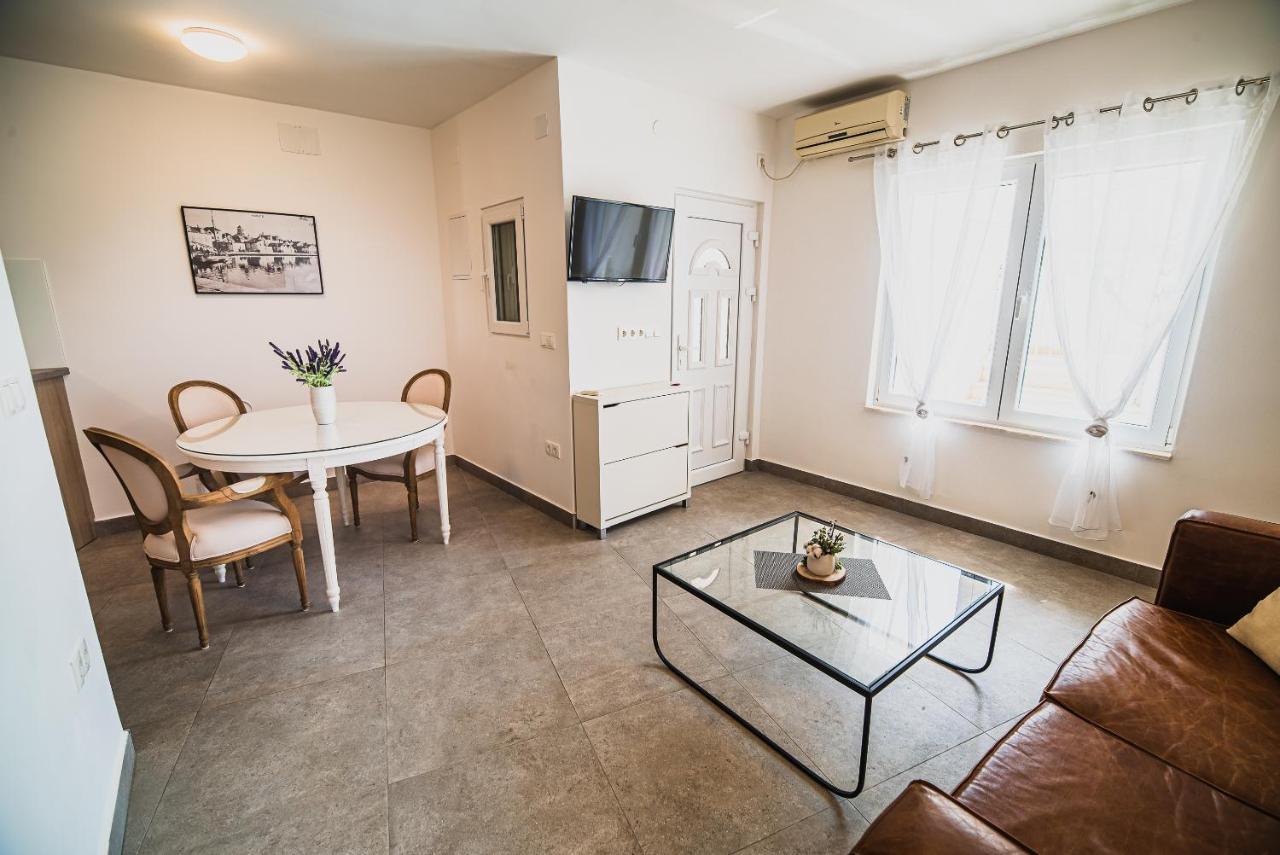 Downtown Luxury Apartments With Hot Tub Водице Екстер'єр фото
