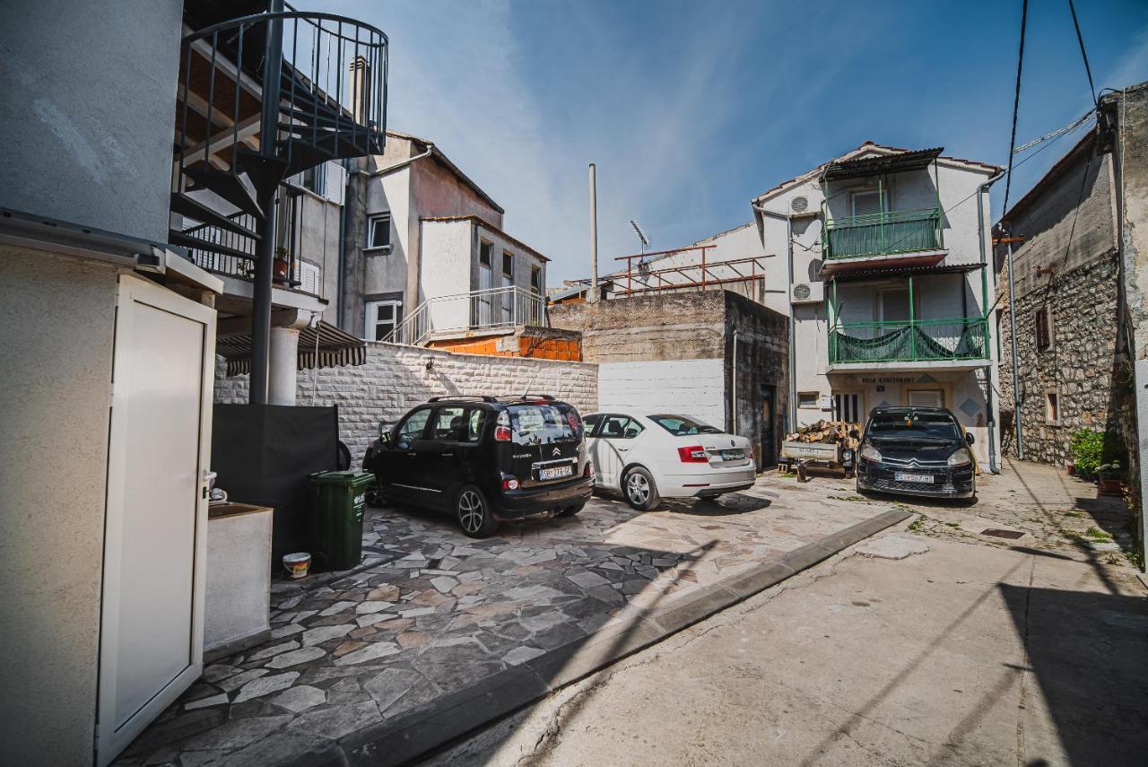 Downtown Luxury Apartments With Hot Tub Водице Екстер'єр фото