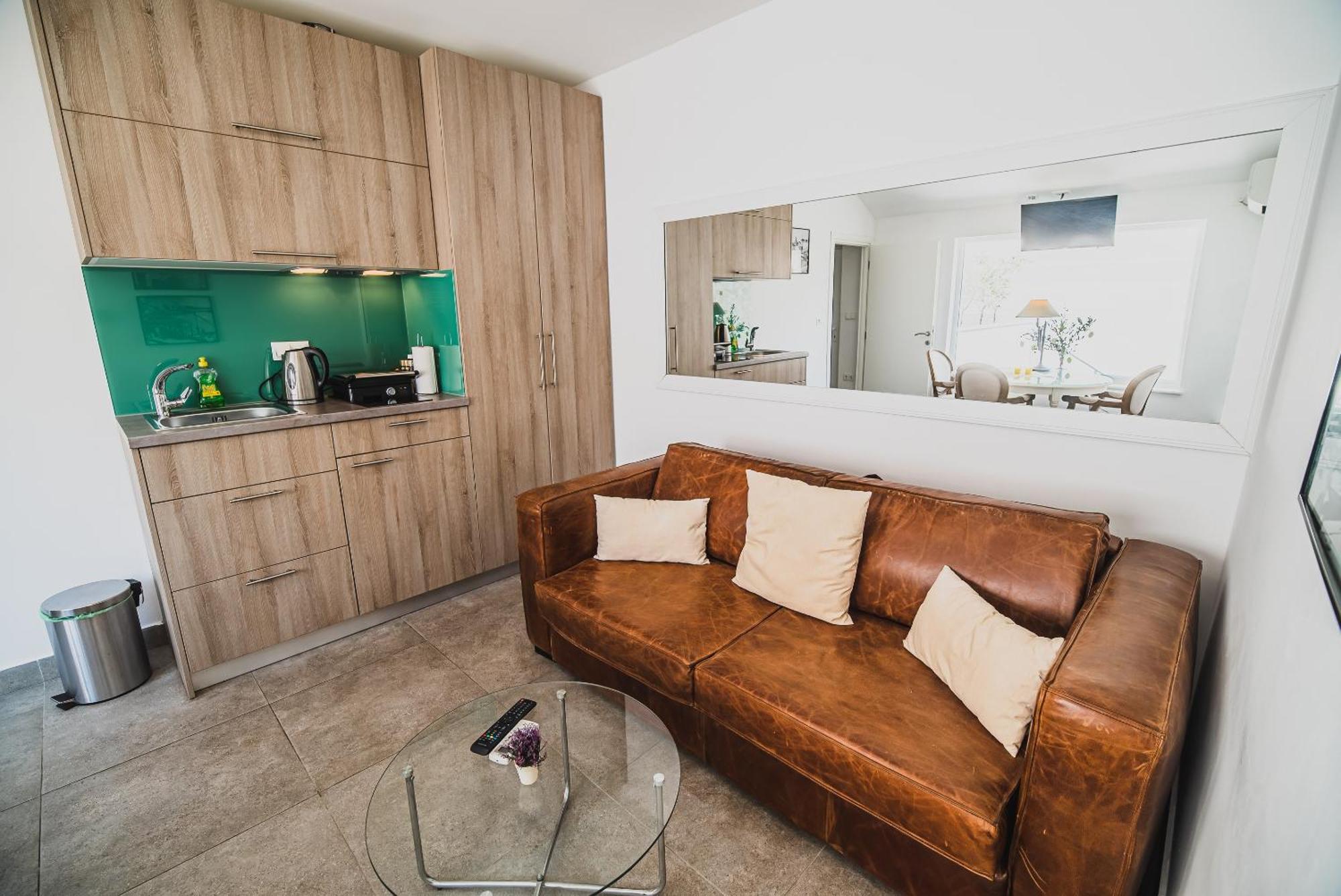 Downtown Luxury Apartments With Hot Tub Водице Номер фото
