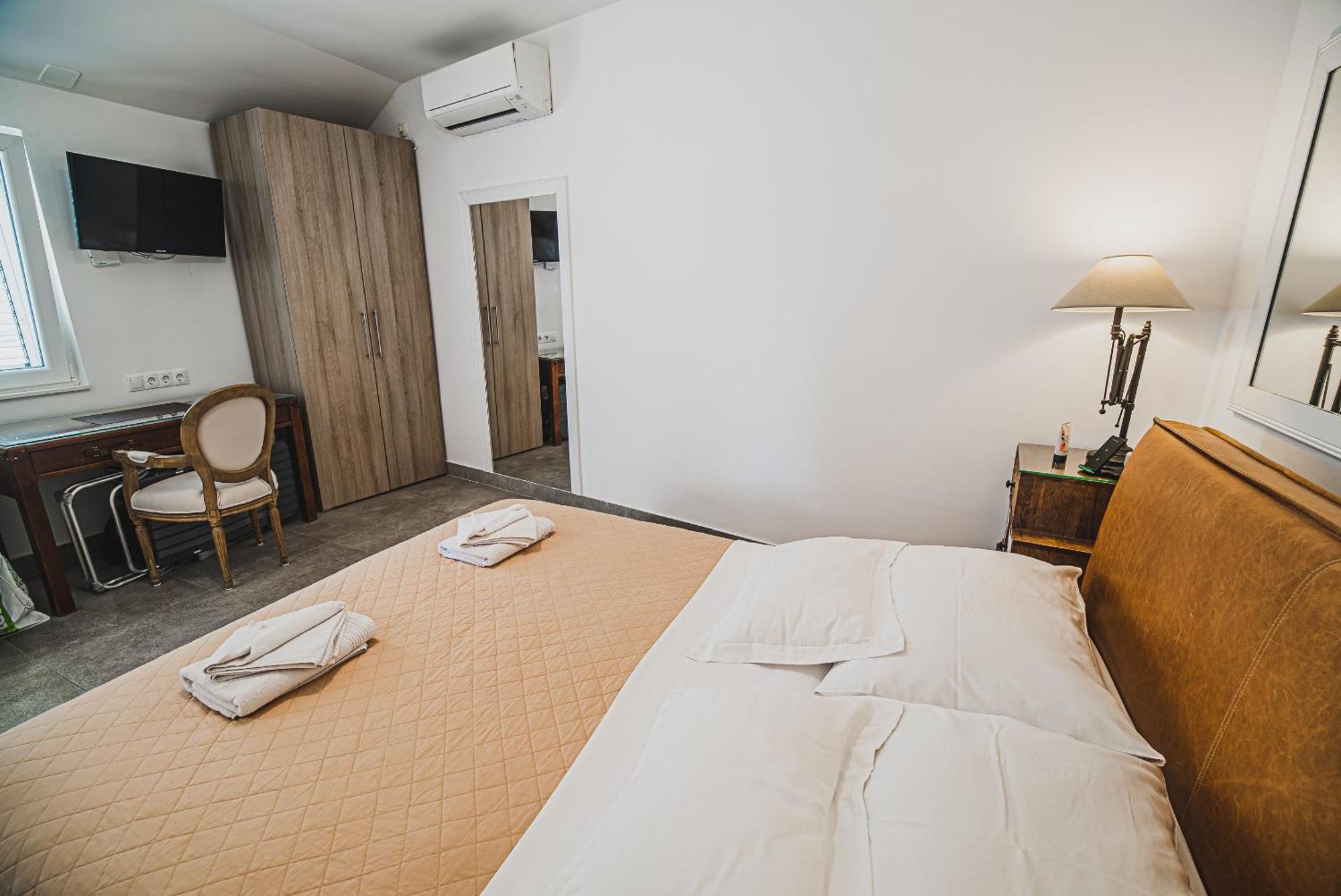 Downtown Luxury Apartments With Hot Tub Водице Номер фото