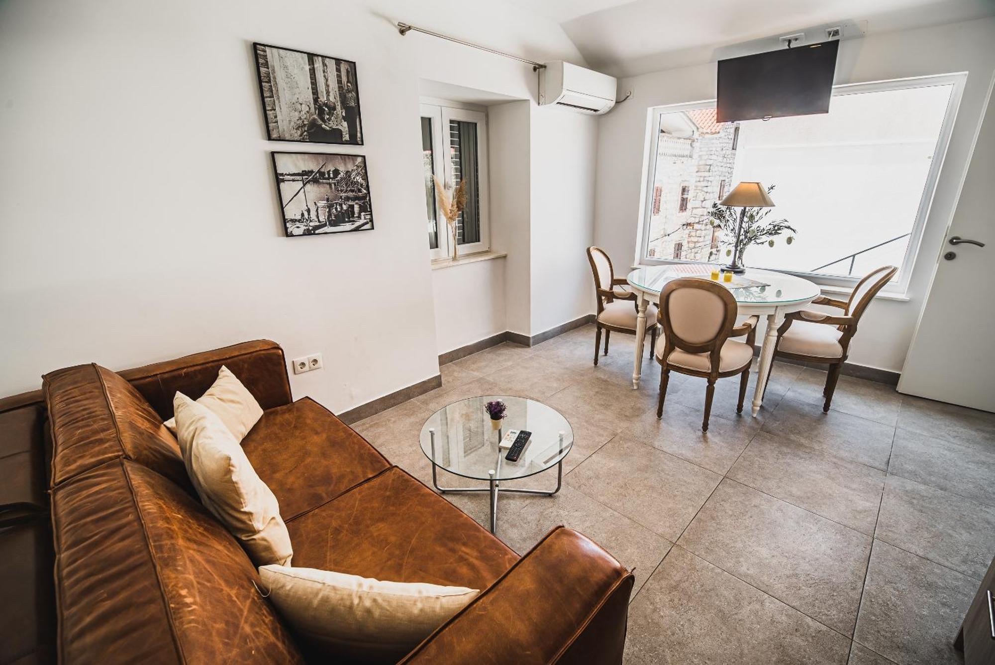 Downtown Luxury Apartments With Hot Tub Водице Номер фото
