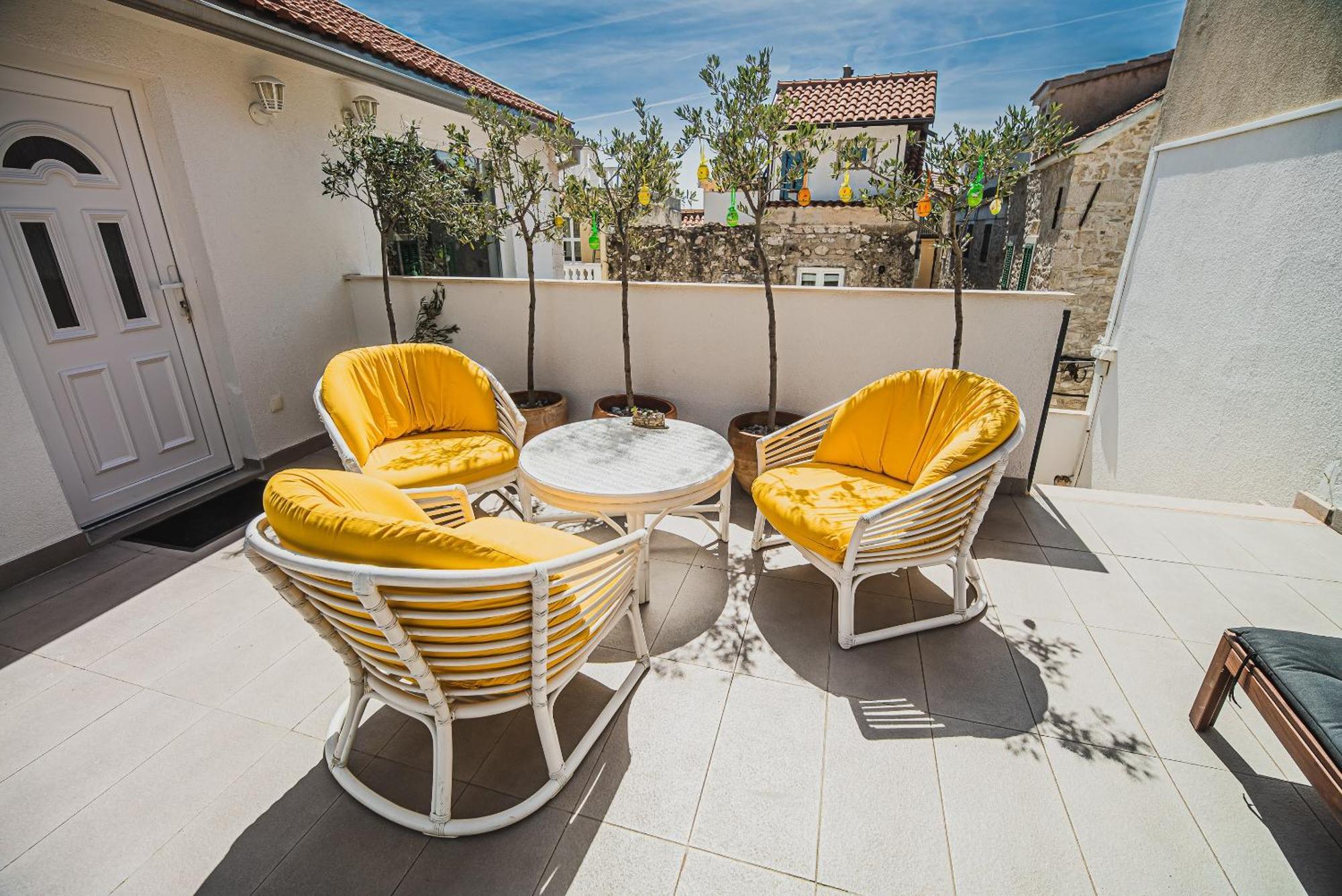 Downtown Luxury Apartments With Hot Tub Водице Номер фото